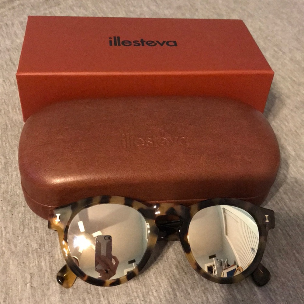 Illesteva Leonard Sunglasses Tortoise